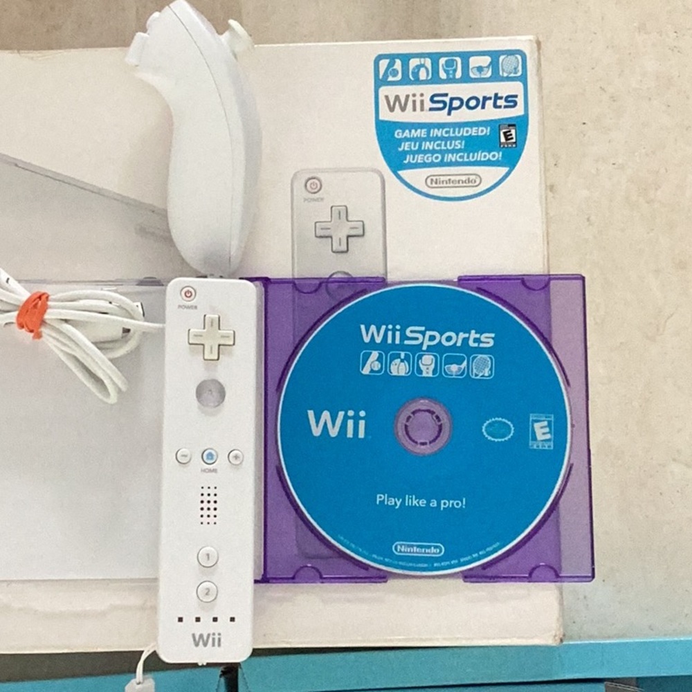 Nintendo Wii Console & Wii Sports Game RVL-001 Console Complete In Box - Picture 2 of 14